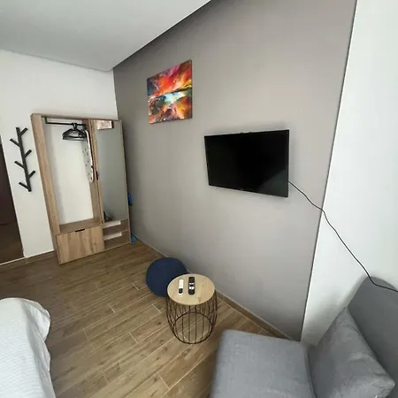 Modern Premium In Center